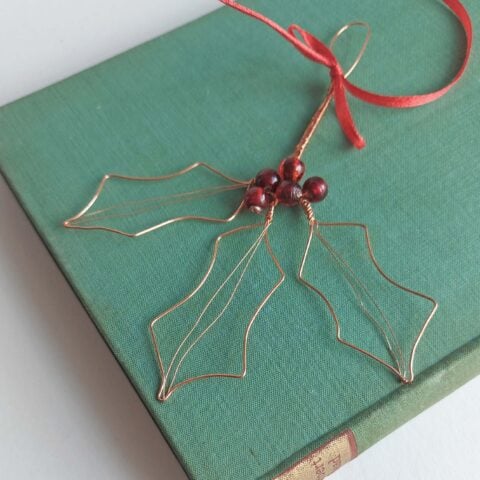 Festive wire wreath course at Zantium Studios with Judith Brown